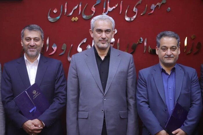 rashd_shrf's tweet photo. انتصاب #فروزان به دبیری شورای‌عالی مناطق آزاد،انتخابی هوشمندانه ونویدبخش است. حضور چهره‌ای متخصص و کارآزموده از بدنه مناطق آزاددراین جایگاه،کورسوی امیدرا روشن کرد.
فعالان اقتصادی قشم انتظار دارندایشان با نگاهی ویژه به #منطقه_آزاد_قشم، به رفع ناترازی های زیرساختی جزیره سرعت بخشند. https://t.co/RAy2xGZ52I