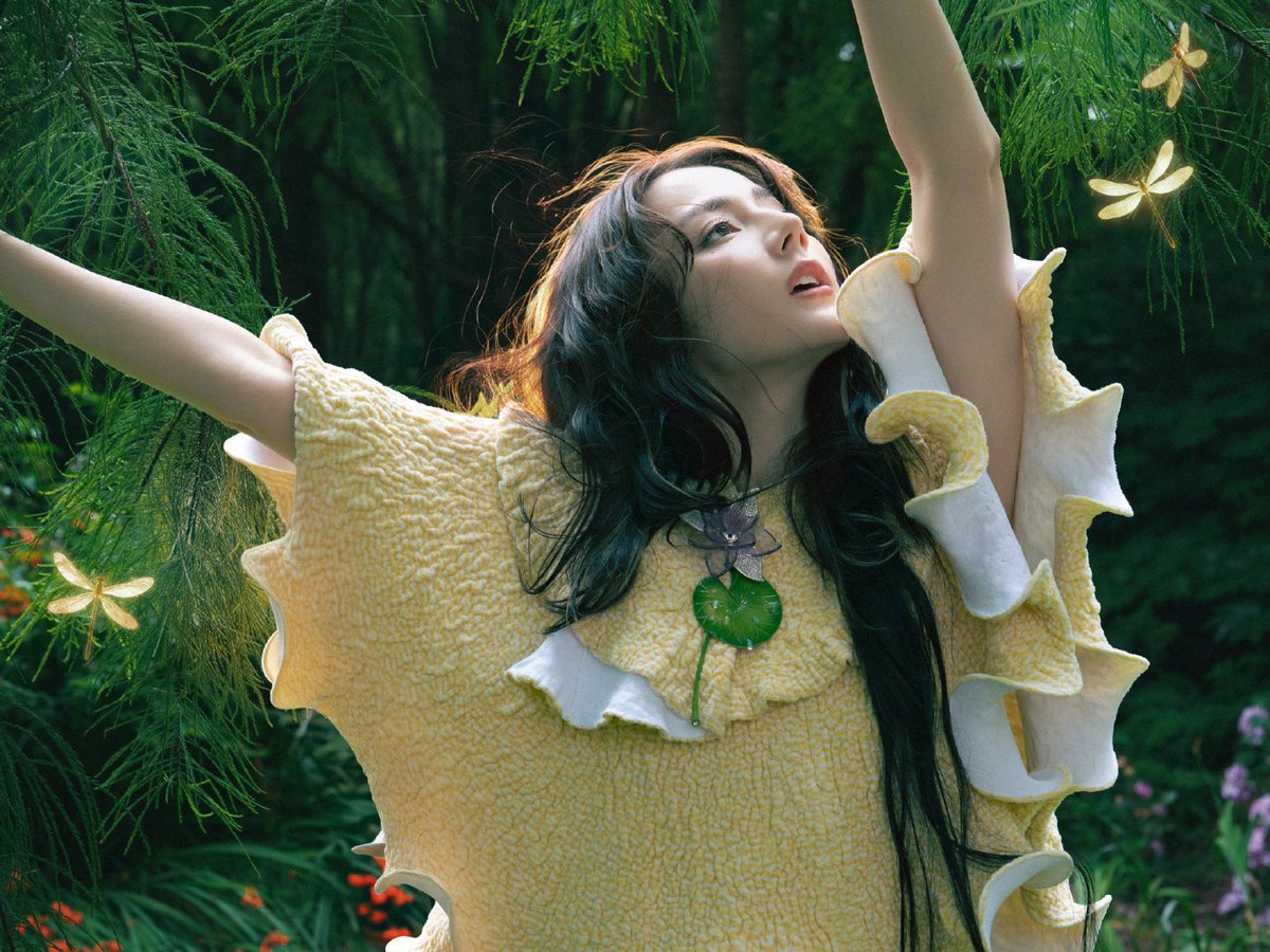 OnlyDilrabaxx63's tweet photo. Stepping into a verdant secret realm, capturing the wondrous convergence of color 💛❤️ and emotion. #Dilraba, in this lush and vibrant haven, exchanges a romantic sentiment with nature🍃

#Dilireba https://t.co/kcdxcb8K8v