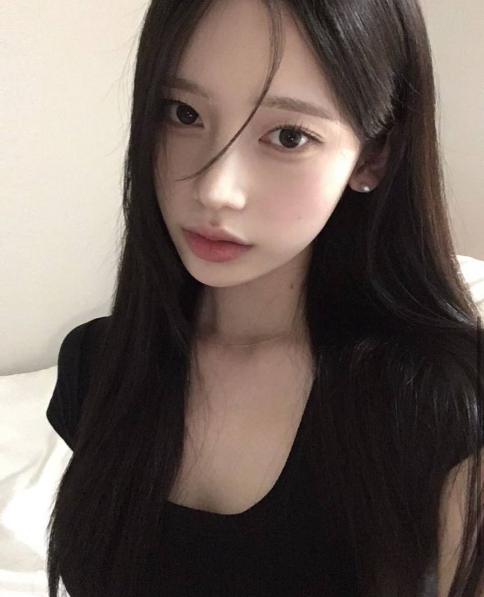 Victoreff3's tweet photo. 新人刚玩x      

高考结束彻底放飞！        

谁要锐评准女大的福照🤪 https://t.co/Paf2EBZ4mM