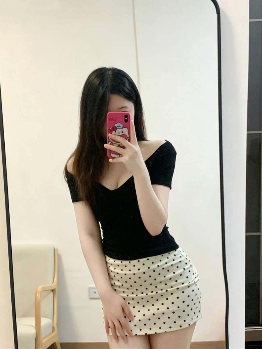 GamingIdeas4You's tweet photo. Female college students taking part-time tea and attending classes in the same city
#珠海 #香洲区 #蕾丝眼罩黑白丝袜  
+Q:   2551543916 https://t.co/et1lfIgrfb