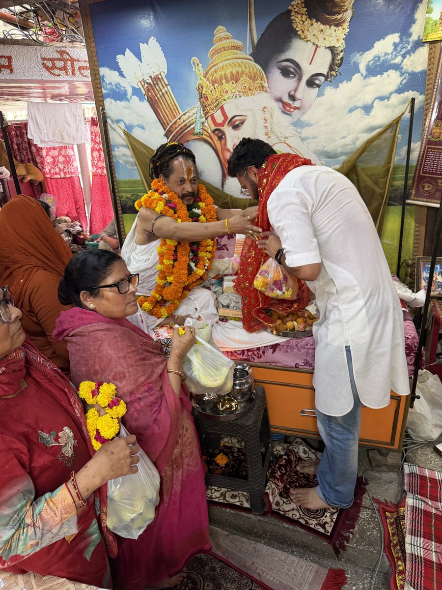 iamdsbossko's tweet photo. Guru Purnima 🙏
A life becomes meaningful when guided by the blessings of enlightened souls.
Blessed to receive the divine grace of Mahatma Nar Singh Dass Ji at Hanuman Mandir, Purani Mandi, Jammu
@AshokKoul59 @iamsatsharmaca @YudhvirSethiBJP @priyasethibjp https://t.co/7MnENpZi1o