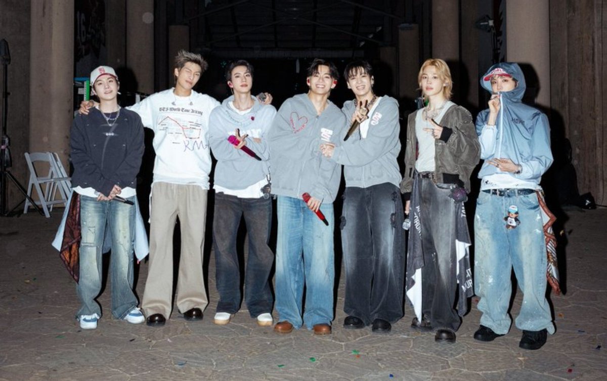 sataekooklang's tweet photo. Borahae, kings! 💜 https://t.co/jqd1OTjTXZ