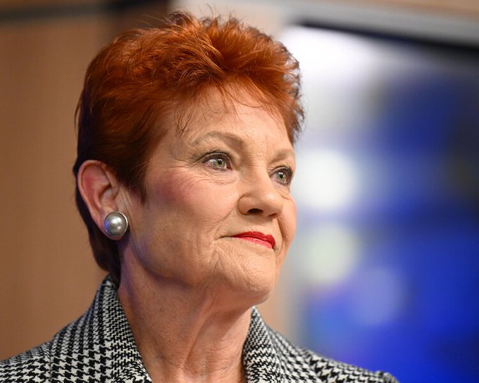 philmupp1's tweet photo. One Nation QLD threatened with being struck off for repeatedly not completing annual financial returns. 
A party that couldn't organize a piggy bank expected to run the country's treasury ....lol! 
Can't 'account' for incompetence!
Hanson will have the country in the red . https://t.co/nyMiUeEJRy