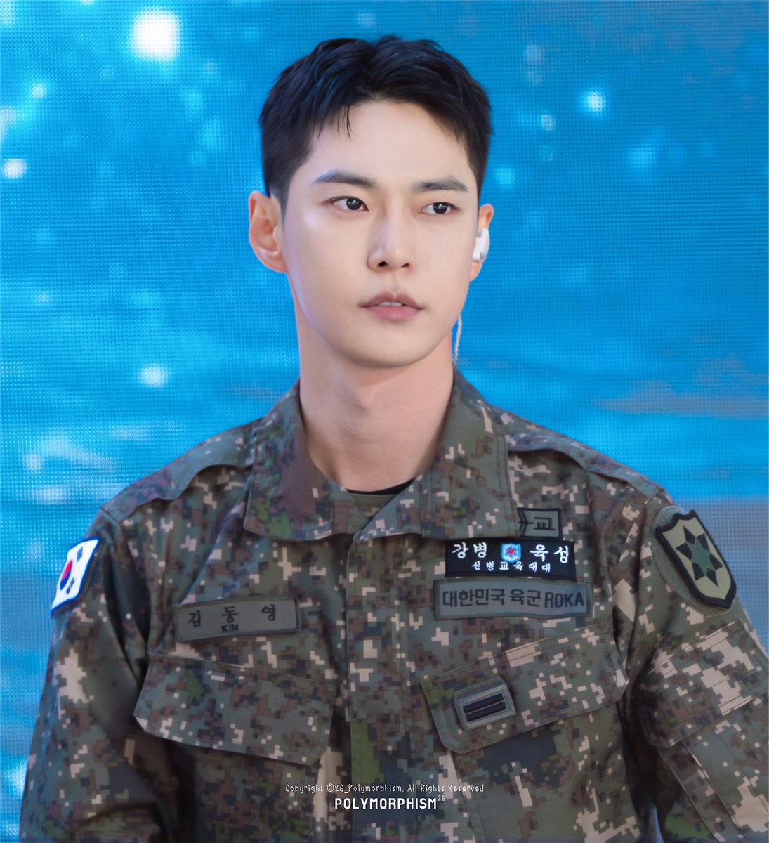 AboutDoyoung21's tweet photo. DOYOUNG was seen wearing a Corporal badge even though his promotion was expected on September 1, suggesting he received an early promotion.

In the ROK Army, early promotions may be recommended by commanders for outstanding soldiers. https://t.co/NVxyZI09Qq