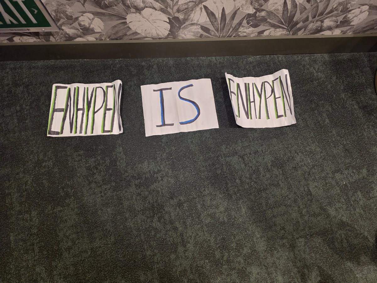 thisisforyun's tweet photo. We ended up on big screen with our signs during fan segment before encore lol. I love these ladies 🥹💕

#bloodsaga #enhypen #engene #tour https://t.co/y3vrISbMgg