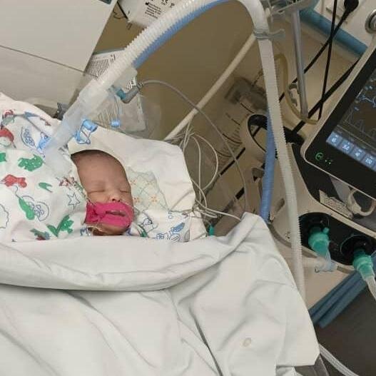 FactsOnRwanda's tweet photo. RWANDA 🇷🇼🇮🇱 ISRAEL

ISRAELI DOCTOR FLIES 4,000KM TO RWANDA TO HELP FORMER TRAINEE SAVE 11-DAY-OLD BABY’S HEART

In a race against time, an Israeli pediatric heart specialist crossed more than 4,000 kilometers to Rwanda to help save the life of an 11-day-old baby — but the biggest story was not the journey, it was what happened in Kigali.

Dr. Sagi Assa, head of Interventional Pediatric Cardiology at Wolfson Medical Center located in Tel-Aviv, rushed to Rwanda after a call from Dr. Gerard Misago, a Rwandan cardiologist he had trained in Israel. The newborn, Angel, was suffering from critical pulmonary valve stenosis, a rare heart defect that severely blocked blood flow and threatened his life.

At King Faisal Hospital in Kigali, Dr. Misago led a highly complex balloon pulmonary valvuloplasty, supported by Dr. Assa and Rwandan cardiac anesthesiologist Dr. Christine Niyibogora, both working together to perform a procedure previously requiring international referral.

Using a catheter through blood vessels only millimeters wide, the team successfully opened the baby’s narrowed heart valve. Within hours, Angel was stabilized, removed from ventilation, and reunited with his mother.

Dr. Assa returned to Israel less than 30 hours after leaving, but he described the mission as more than a rescue operation — it was proof that Rwanda’s medical teams now have the skills to independently handle advanced pediatric heart cases.

The operation marked a turning point: children born with complex heart conditions may no longer need to leave Rwanda for lifesaving treatment. It was a moment where international partnership became local capability. #FactsOnRwanda