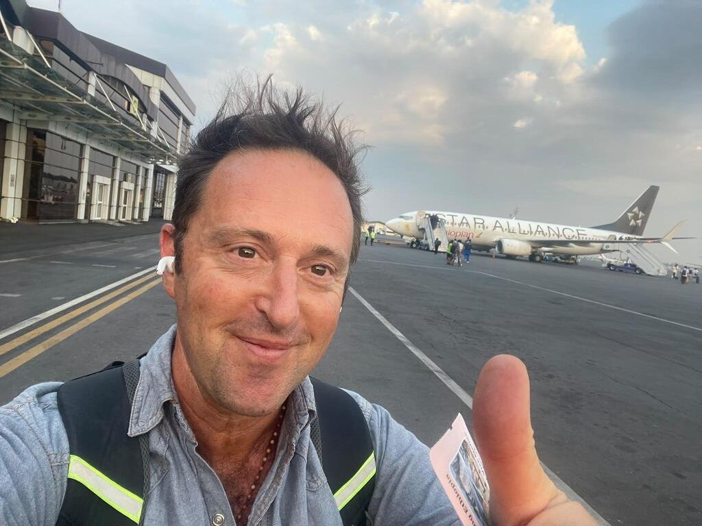 FactsOnRwanda's tweet photo. RWANDA 🇷🇼🇮🇱 ISRAEL

ISRAELI DOCTOR FLIES 4,000KM TO RWANDA TO HELP FORMER TRAINEE SAVE 11-DAY-OLD BABY’S HEART

In a race against time, an Israeli pediatric heart specialist crossed more than 4,000 kilometers to Rwanda to help save the life of an 11-day-old baby — but the biggest story was not the journey, it was what happened in Kigali.

Dr. Sagi Assa, head of Interventional Pediatric Cardiology at Wolfson Medical Center located in Tel-Aviv, rushed to Rwanda after a call from Dr. Gerard Misago, a Rwandan cardiologist he had trained in Israel. The newborn, Angel, was suffering from critical pulmonary valve stenosis, a rare heart defect that severely blocked blood flow and threatened his life.

At King Faisal Hospital in Kigali, Dr. Misago led a highly complex balloon pulmonary valvuloplasty, supported by Dr. Assa and Rwandan cardiac anesthesiologist Dr. Christine Niyibogora, both working together to perform a procedure previously requiring international referral.

Using a catheter through blood vessels only millimeters wide, the team successfully opened the baby’s narrowed heart valve. Within hours, Angel was stabilized, removed from ventilation, and reunited with his mother.

Dr. Assa returned to Israel less than 30 hours after leaving, but he described the mission as more than a rescue operation — it was proof that Rwanda’s medical teams now have the skills to independently handle advanced pediatric heart cases.

The operation marked a turning point: children born with complex heart conditions may no longer need to leave Rwanda for lifesaving treatment. It was a moment where international partnership became local capability. #FactsOnRwanda
