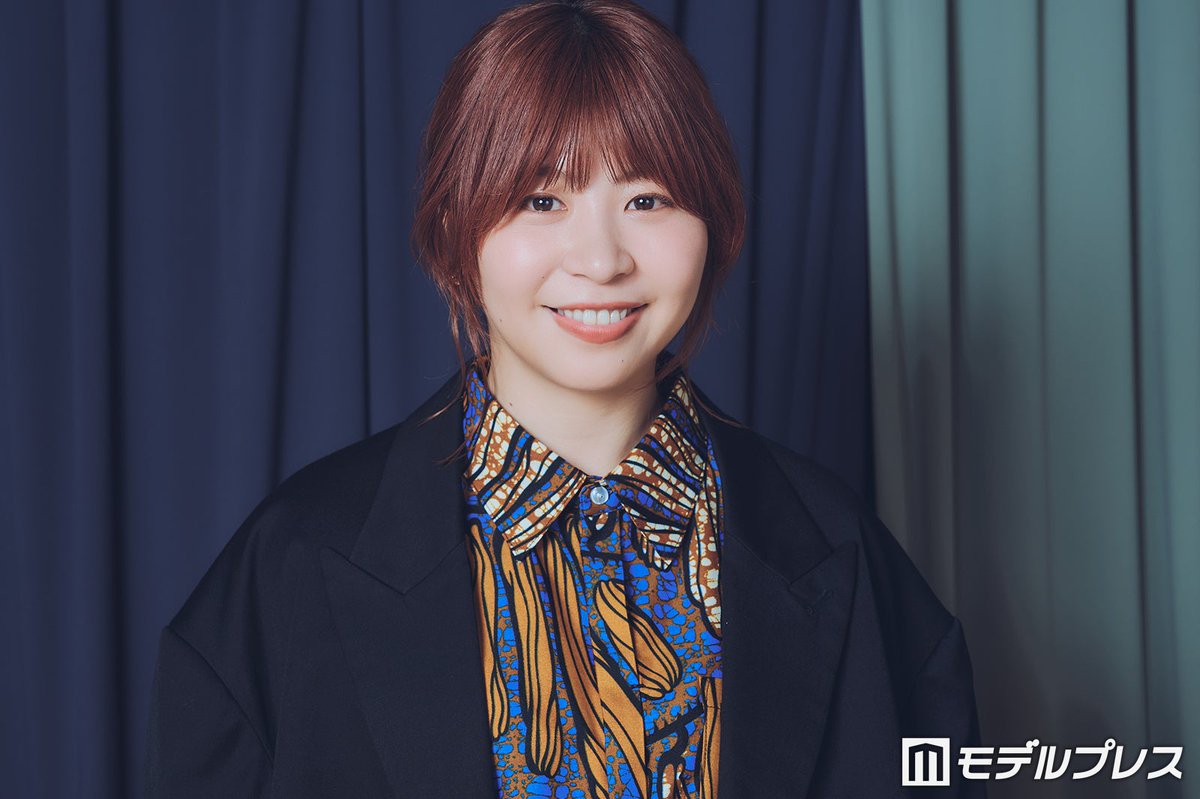 modelpress's tweet photo. 山下美月×加納愛子
「バカンスの法則」インタビュー🍊✨️

座長・橋本環奈の凄み「良い意味でバケモノ」
仲良くなったきっかけは？交流秘話に迫る
https://t.co/OXpHEWH98j

📝お互いへのリスペクト
加納：山下さんは切り替えがすごいです。カメラが回ったら動じないすごさがありました。

山下：周囲にボケキャラが多かったので、加納さんが1人でツッコミ役を担わないといけない状況は大変そうだなと思っていたのですが、素晴らしい腕前で難なくこなされていました。

@mizuki_staff @ams_kn_ @abema_drama