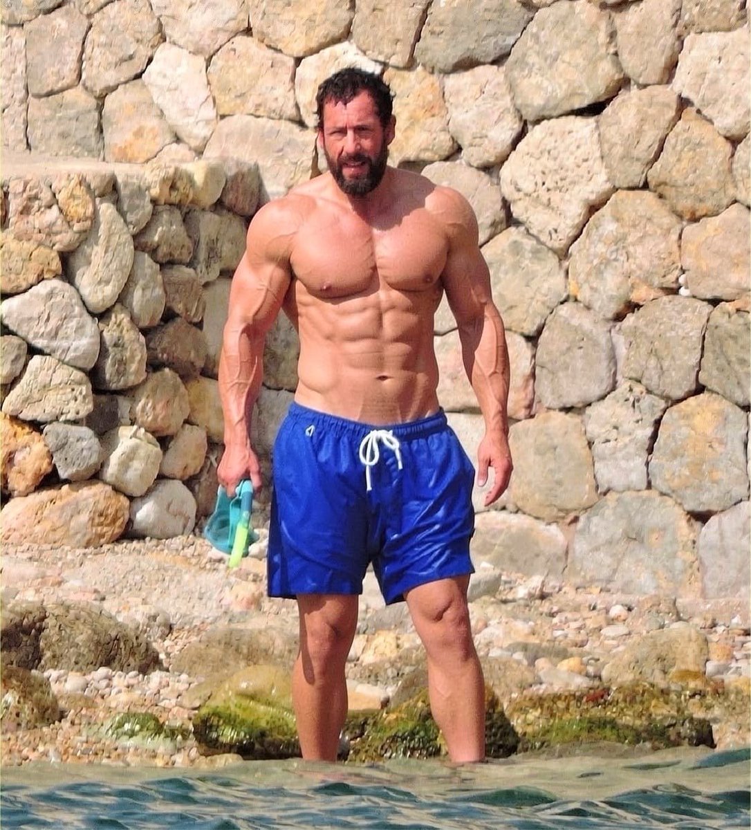 ChrisCholee's tweet photo. Adam Sandler showing his sexy abs https://t.co/KQdb9fv78Q