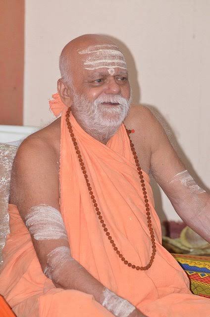 manoranjan_mis's tweet photo. ପବିତ୍ର ଗୁରୁ ପୂର୍ଣ୍ଣିମାର ହାର୍ଦ୍ଦିକ ଶୁଭେଚ୍ଛା ଓ ପ୍ରଣାମ। 🙏🕉️

ଭାରତୀୟ ସଂସ୍କୃତିରେ ଗୁରୁ କେବଳ ଜଣେ ଶିକ୍ଷକ ନୁହେଁ, ସେ ଜୀବନ ଗଢ଼ିବାର ପଥପ୍ରଦର୍ଶକ, ଚରିତ୍ର ନିର୍ମାତା ଏବଂ ରାଷ୍ଟ୍ରସେବାର ପ୍ରେରଣା।

ଏହି ପବିତ୍ର ଗୁରୁ ପୂର୍ଣ୍ଣିମାରେ, ମୋର ଗୁରୂ ଙ୍କ ଚରଣ ରେ  ଶ୍ରଦ୍ଧାସୁମନ ଅର୍ପଣ କରୁଛି |
#GuruPurnima
#NationFirst https://t.co/DfVNPBP9Eq