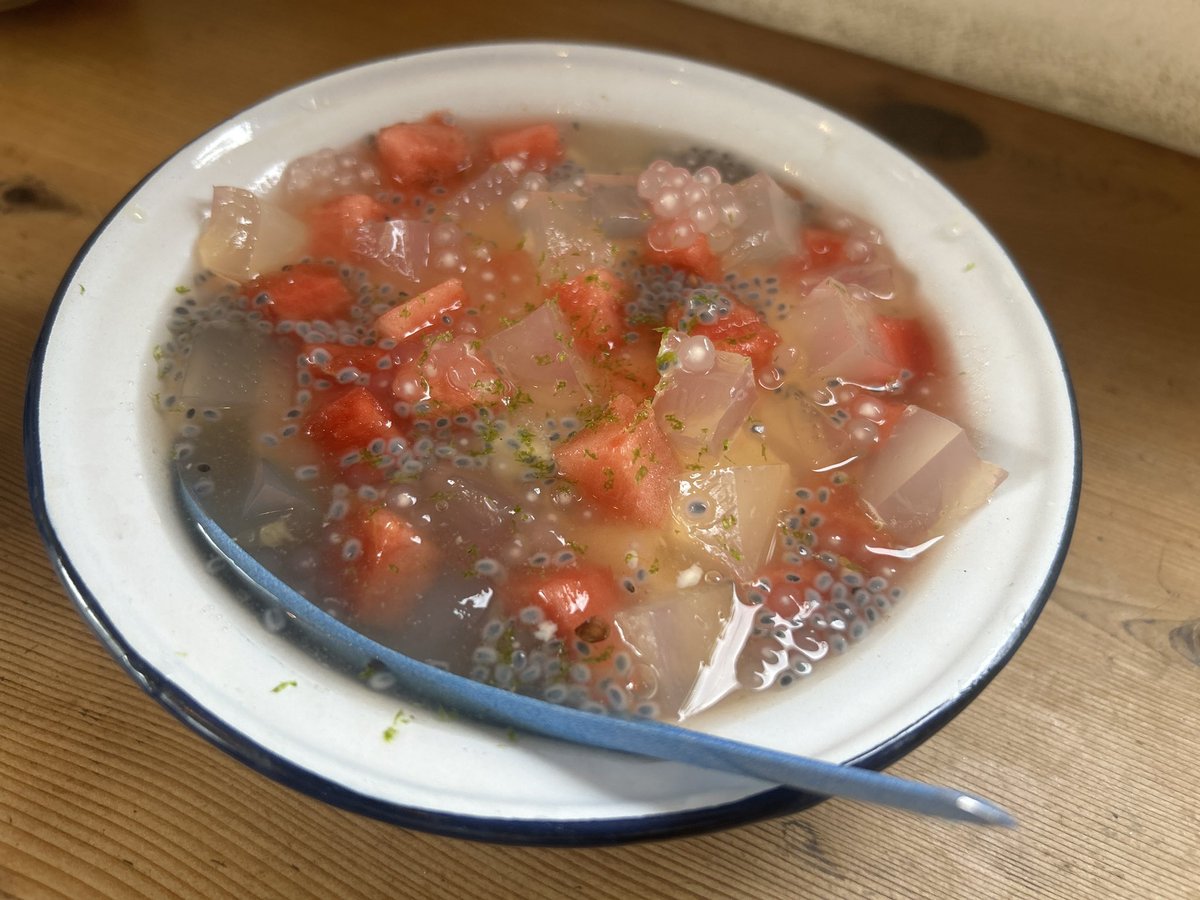 nomitarinaine's tweet photo. 最近だいすきな豆花@鎌倉編
←こっちはあまいみせミニの豆花
→こっちはDORAYOSHIさんのすいかの豆花

まだまだ夏は続くのでこれからも豆花探索は続く…🌿 https://t.co/TYBmbupv0g