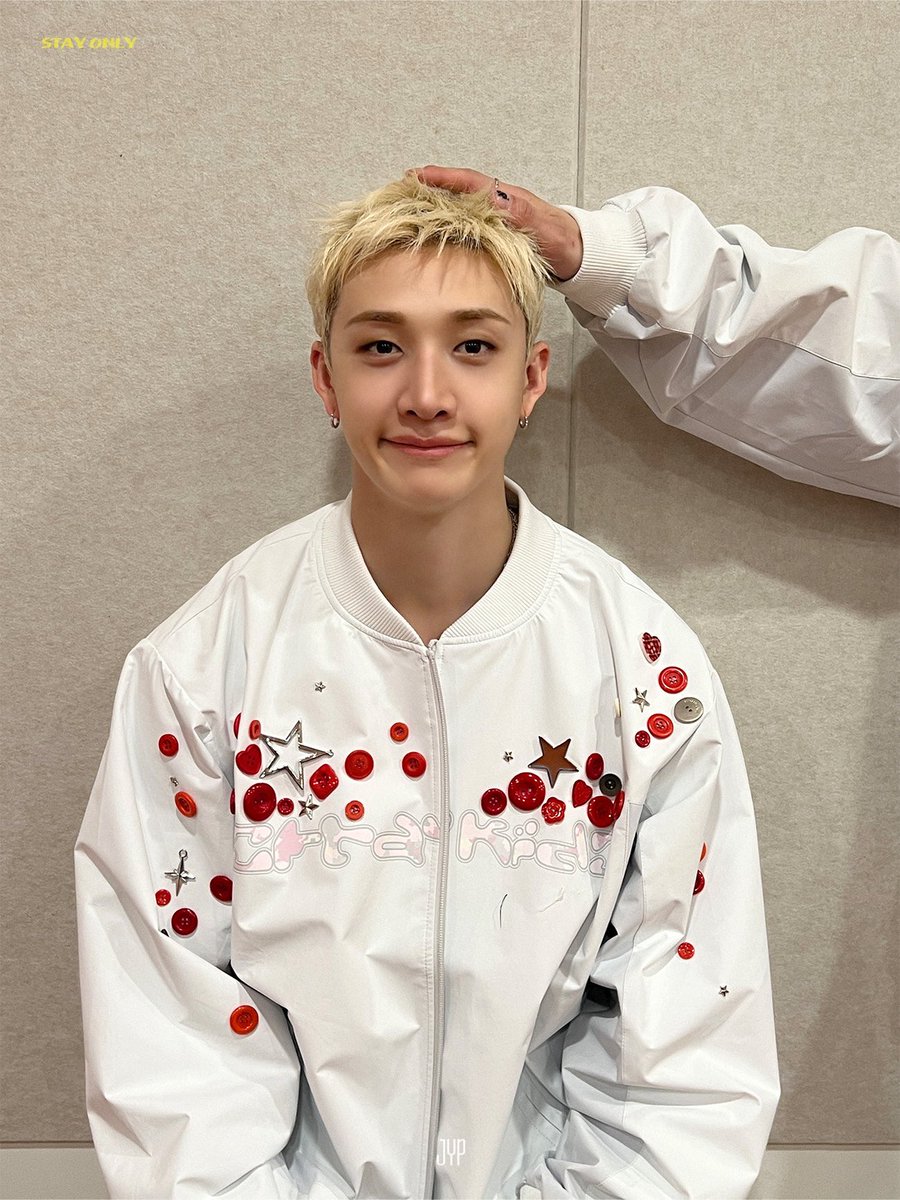 rachaflex's tweet photo. hyunjin and chan giving each other head pats don’t talk to me https://t.co/e56LFxZRKb