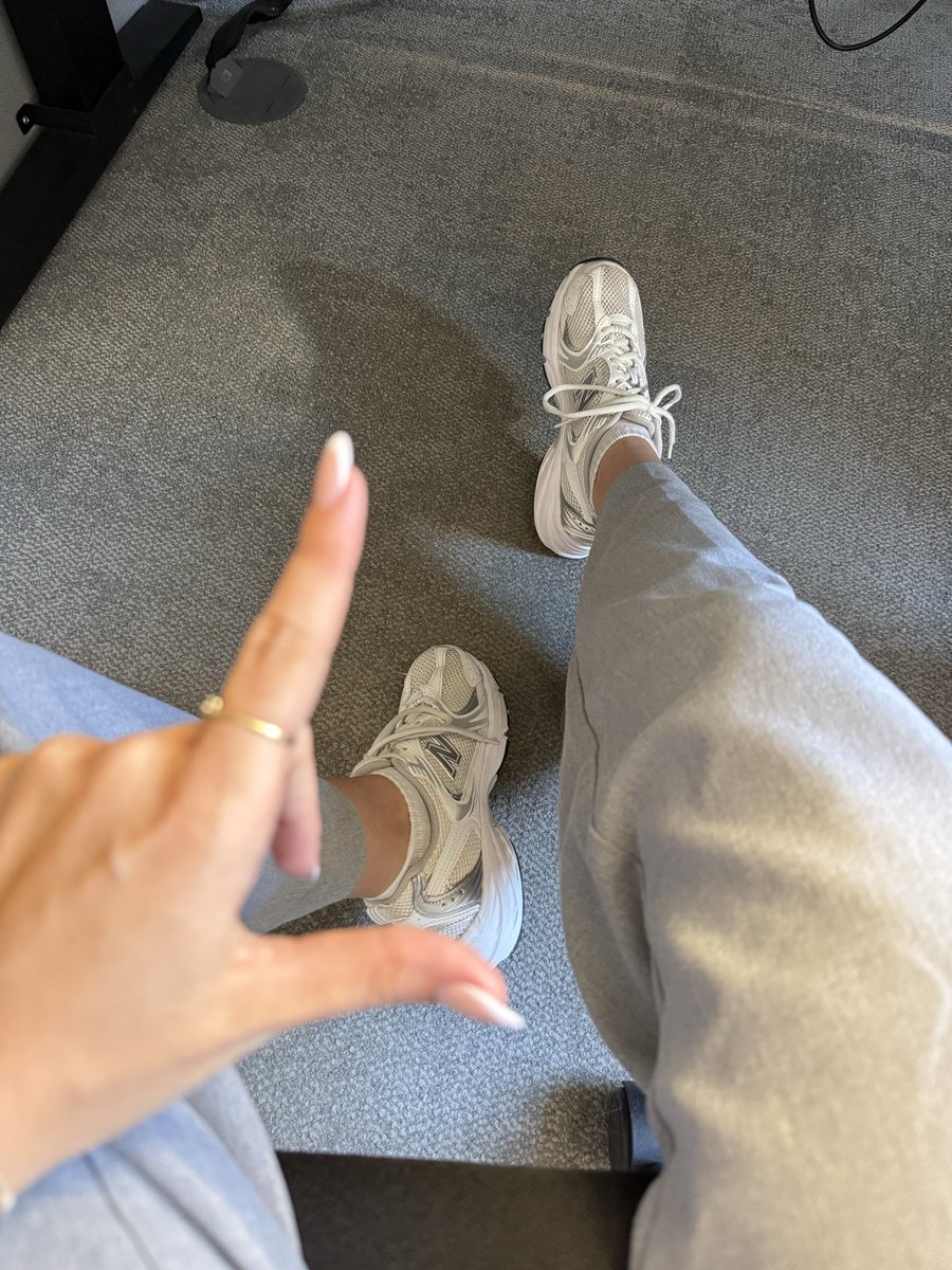 Lily tweet media