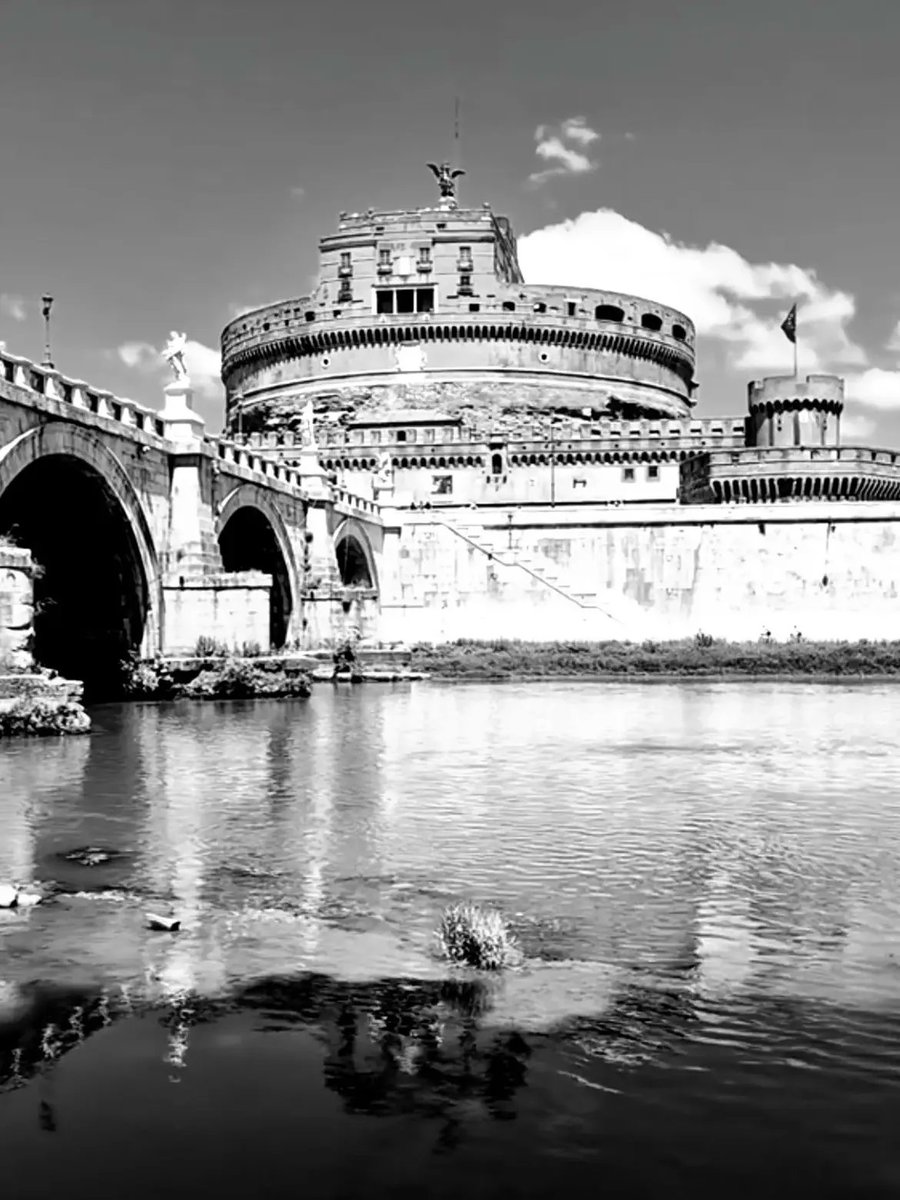 Roma's tweet photo. #BuongiornoRoma Credit: https://t.co/WMXslkljEr - Castel Sant'Angelo https://t.co/bijBzyShvD