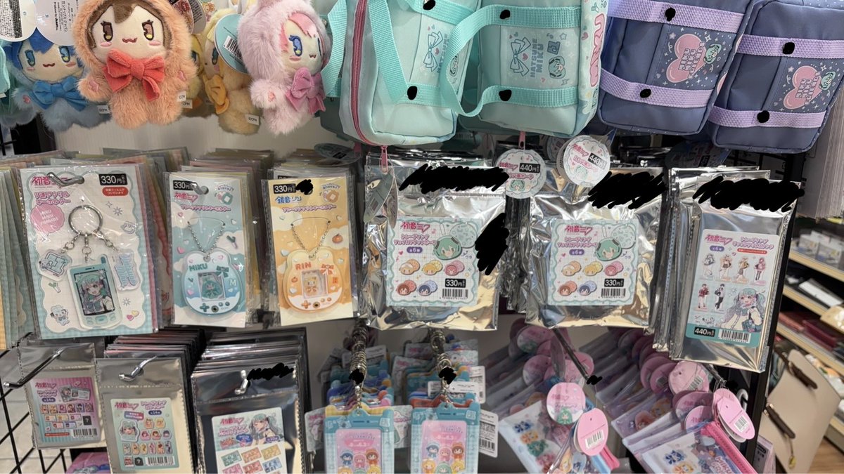 yu64ri's tweet photo. キャンドゥに初音ミクの新グッズ売ってた！KAITOぬいかわいい💙
(反射してそうな部分黒塗り失礼) https://t.co/tXO9aljB8U