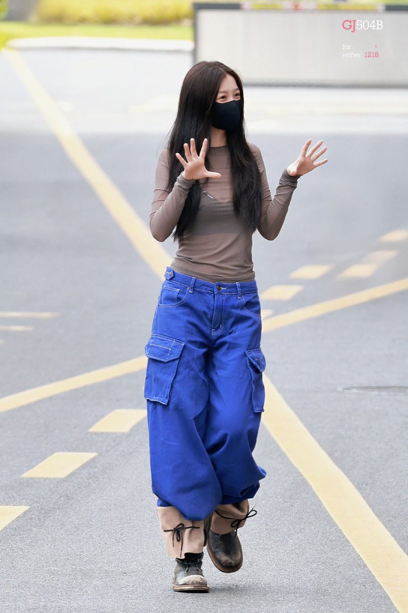 oftennonplussed's tweet photo. [2026.07.29]

Day 26 of Hengdian catwalk

#YuShuxin #虞书欣 #EstherYu

cr: GJ504B &amp; Rigel🧣

#NianXiangSi #LovelnTheShell #ChangShengGu https://t.co/9d4kyEbpUK
