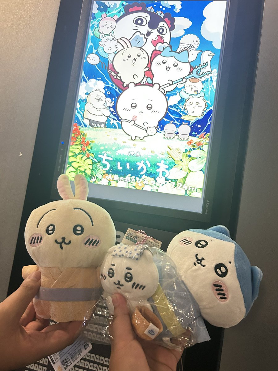 Pa9Bi's tweet photo. 昨日パパと妹とみてきた！！！
ちいかわ！！
ハチワレかわいかったー！
グッズはなくてざんねんだった 美桜 https://t.co/nNTv8yfqtI