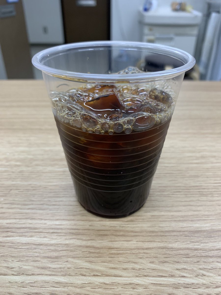 junpeitsujilab's tweet photo. 【アイスコーヒー始めました☕️】

暑い日が続くので、今週からカフェ #tsujilab でアイスコーヒーを提供しています。

来週も辻のオフィスアワー（カフェ）を開催しますが、前期はこれが最後です。
おしゃべりや相談、ちょっとした息抜きにもどうぞ。

📅 8/3(月)、8/5(水)
🕚 11:00〜12:30 https://t.co/aK6hYyclPY