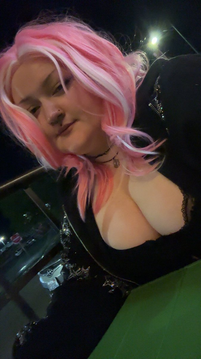 DogmaObsec's tweet photo. You shan’t forget the person behind all the cool lesbian art you don’t care about is hot as fuck !!!! I love to post cute pics of me :3 https://t.co/YOmpXezdNZ
