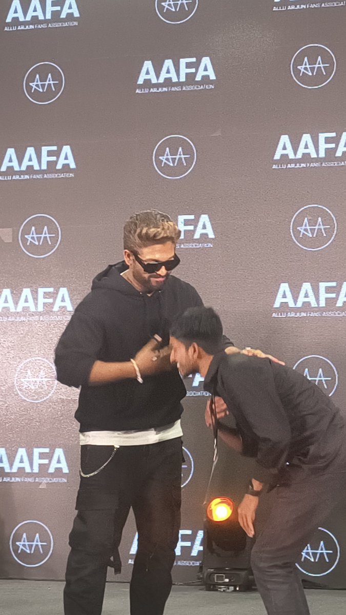 nowshad_nu's tweet photo. • Finally my fav fav #AlluArjun anna🖤✨
A words can't express my Love and fanism on You ...! Love You Infinity❤️ #Raaka https://t.co/yYU0fn4Jg9