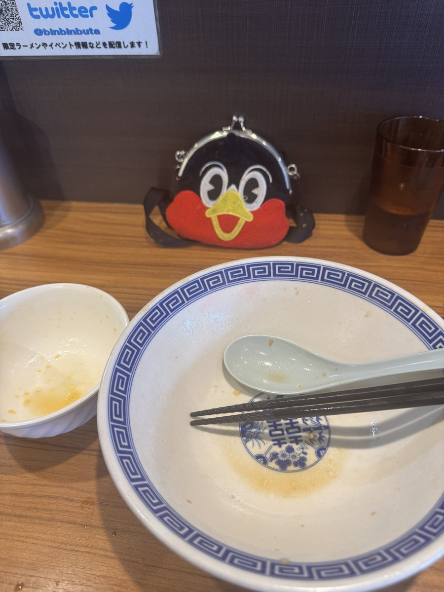 KenTaka1124's tweet photo. やっと来れました。
㊗️復活
びんびん豚さん　🐷

ラーメン　全マシ　コッコマン小

いやーやっぱり美味しい🤤
安心して食べられます。
夏バテ気味だったけど元気になりました。
タマゴありがとうございます🙇

しっかり完食ごちそうさまでした😋
#びんびん豚 https://t.co/uBQrAzJW1E