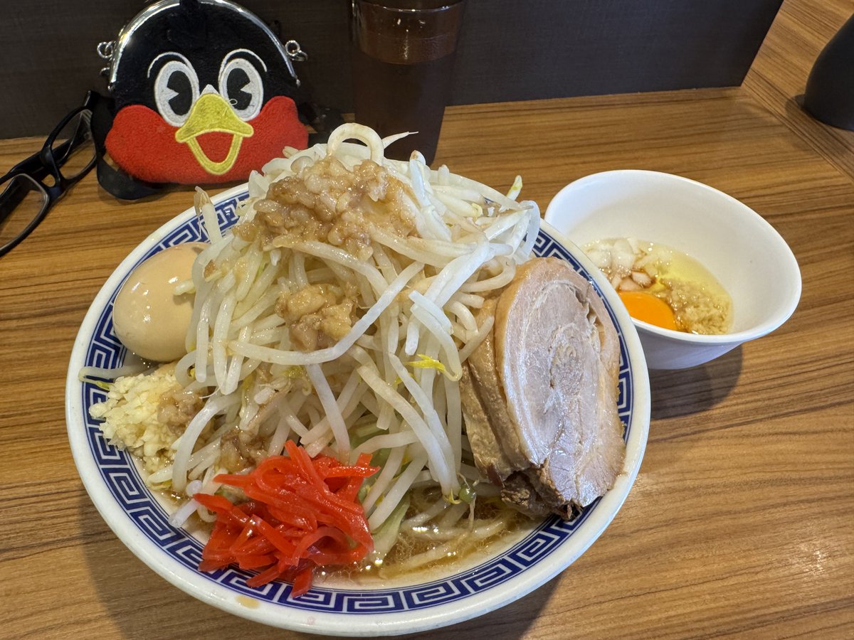 KenTaka1124's tweet photo. やっと来れました。
㊗️復活
びんびん豚さん　🐷

ラーメン　全マシ　コッコマン小

いやーやっぱり美味しい🤤
安心して食べられます。
夏バテ気味だったけど元気になりました。
タマゴありがとうございます🙇

しっかり完食ごちそうさまでした😋
#びんびん豚 https://t.co/uBQrAzJW1E
