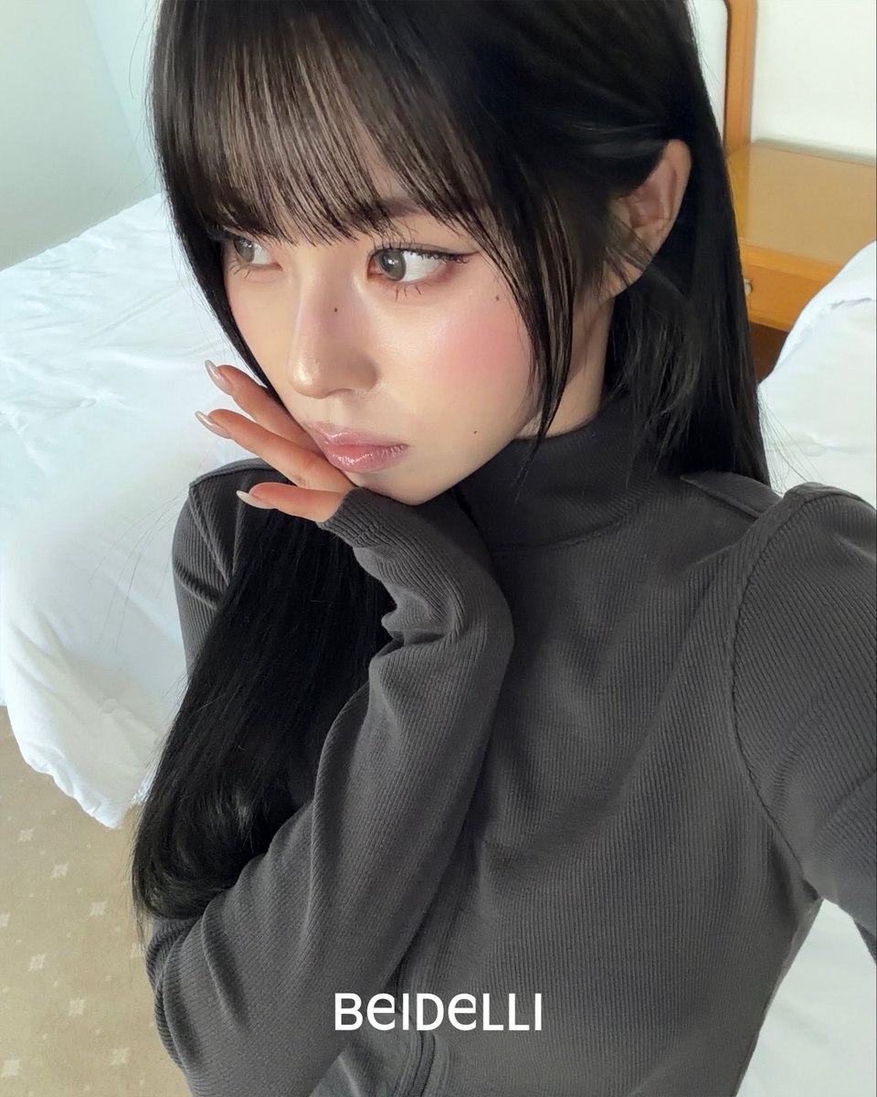 BEIDELLI_JP's tweet photo. 皆さんの熱い期待にお応えしてビハインドをさらに追加公開🥹

実はギュジンさんが可愛すぎてお見せするしかなかったんです、、、
ベイデリーアカウントをフォローして26FWをお楽しみに！♥

#BEIDELLI #ベイデリー #KYUJIN #NMIXX #ギュジン https://t.co/YN2GKd0f7i