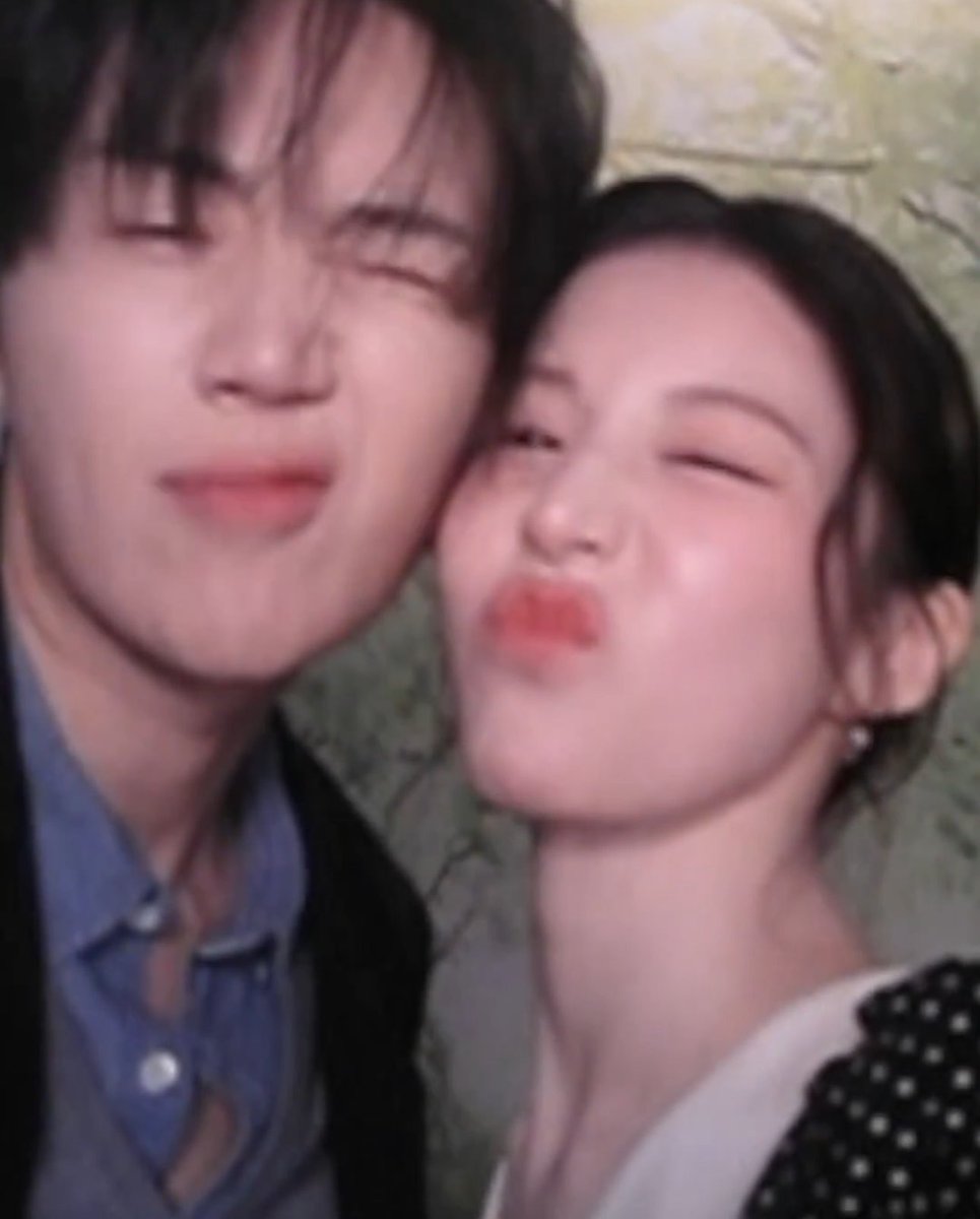 midseonmar's tweet photo. couple of the year iktr https://t.co/0Icdzsfblf