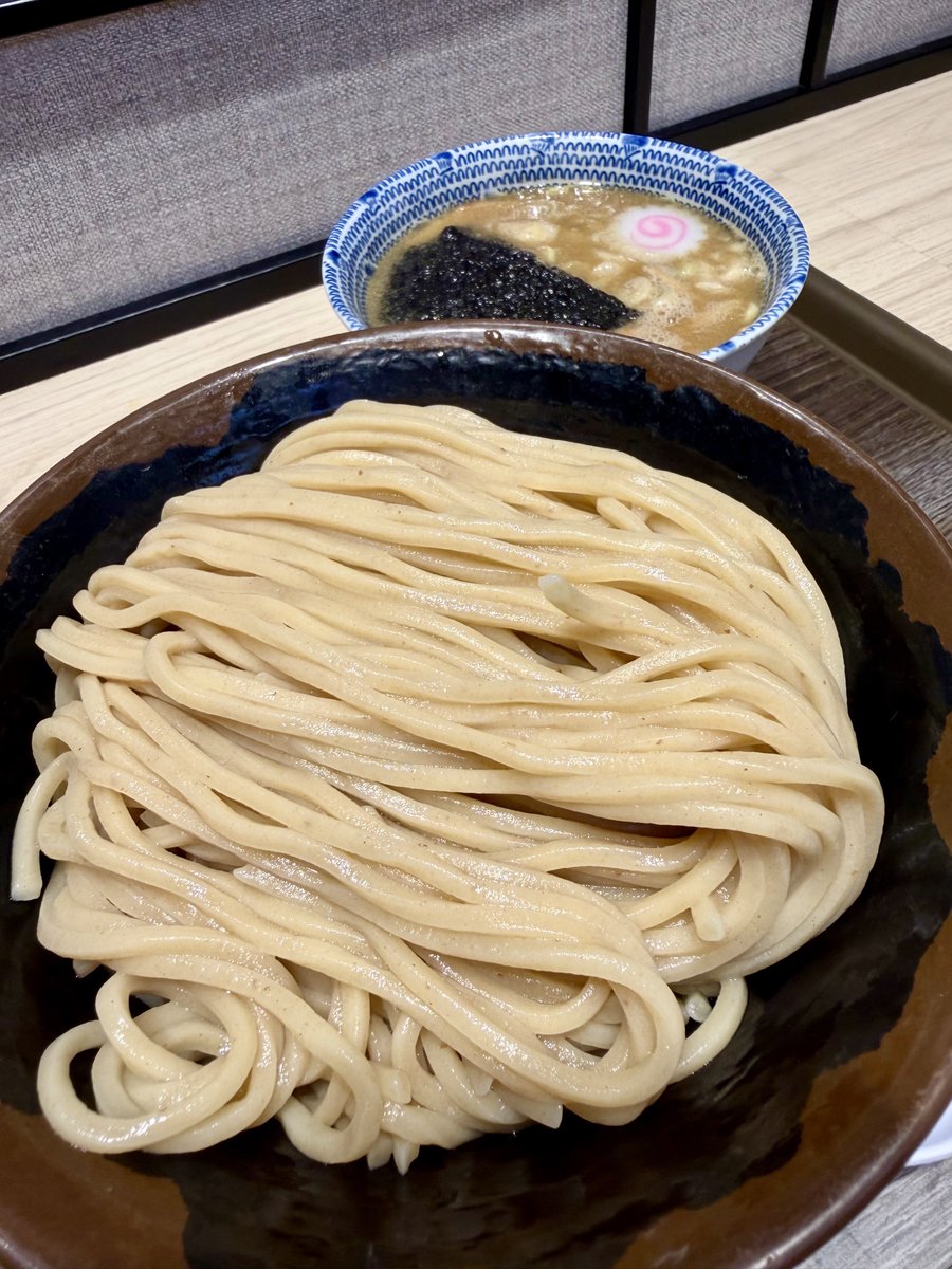 ikaostar's tweet photo. 久臨 ダイバーシティ東京プラザ店

・つけ麺🍜

サラッとした豚骨魚介のつけ汁🐷🐟
ごちそうさまでした🙏 https://t.co/OG6cUEDSdw