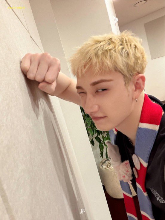 skzpopbase's tweet photo. ‘STAY in Our Little House' Behind Cuts OT8 thread🧵!

Bang Chan🐺 https://t.co/86eTLVQu3l