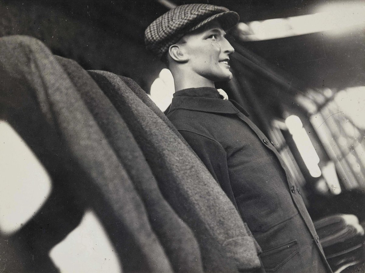 ThreshingFlora's tweet photo. (HAHAHAHahahaha his side-eye)

Florence Henri — "Mannequin de tailleur" (1930/1931) https://t.co/BB3U7hl3aZ