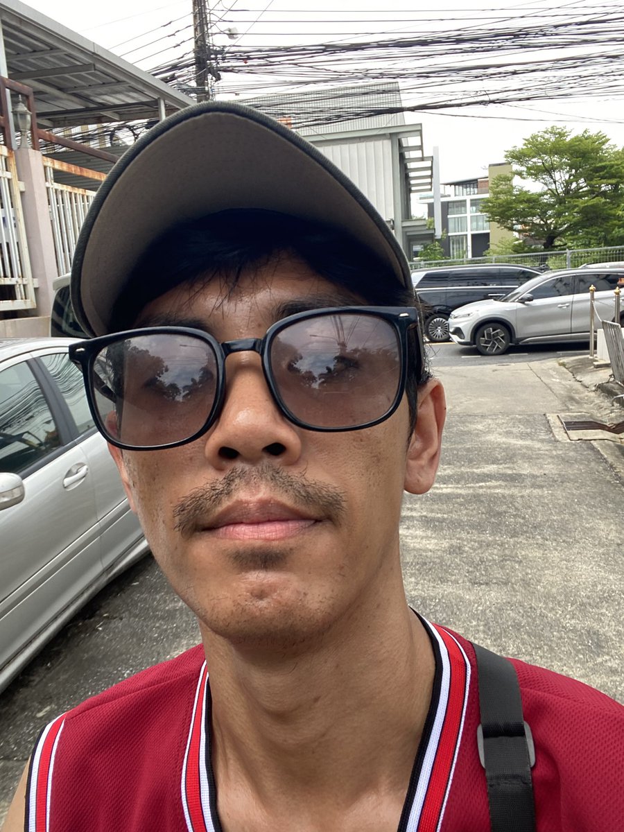 Waruta496123's tweet photo. ร้อนมาก ไปหาที่หลบแดด  

#อ่อนนุช #ลาดกระบัง https://t.co/XxzI6PftF3