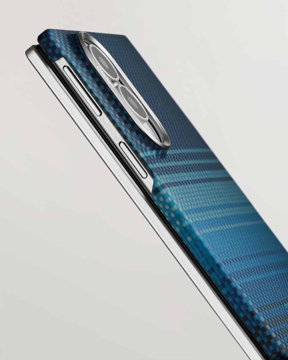PitakaGallery's tweet photo. A minimalist aramid fiber case that brings a distinct feel to every fold.

#pitaka #Fold8 https://t.co/msYn3JeZxG