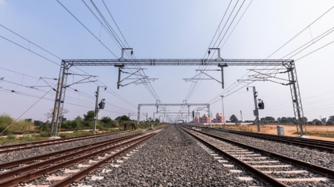 RailAnalysis's tweet photo. #SCR’s Parbhani–Mudkhed section receives #IndianRailways’ #approval for Rs. 163 crore #ElectricTraction #Upgrade
Read more: https://t.co/MmuM9V0mkv
#SouthCentralRailway #ParbhaniMudkhed #NandedDivision #DoubleLine #VandeBharat #Technology #Infrastructure #RailAnalysis https://t.co/4Xi289I9xD
