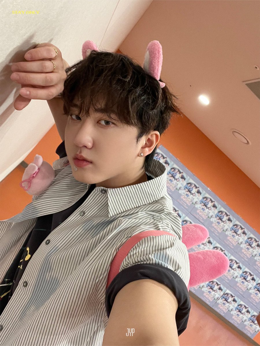 scbcb's tweet photo. 'STAY in Our Little House' Behind Cuts🏠🤳 | 2026 STAYweeK #창빈 (4/5) https://t.co/BnoY5i5PEy