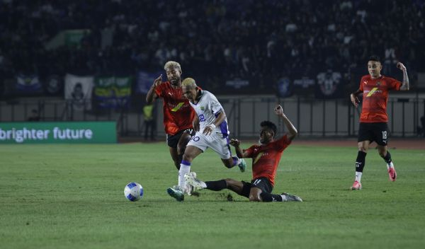 NasionalBerita_'s tweet photo. Persib ke Semifinal Piala Presiden 2026 usai Tekuk DPMM FC, Igor Tolic Soroti Masalah Fisik

https://t.co/bbqPvX3NLe

#beritanasional #Persib #pialapresiden #beritaterkini https://t.co/VsqITEgUqb