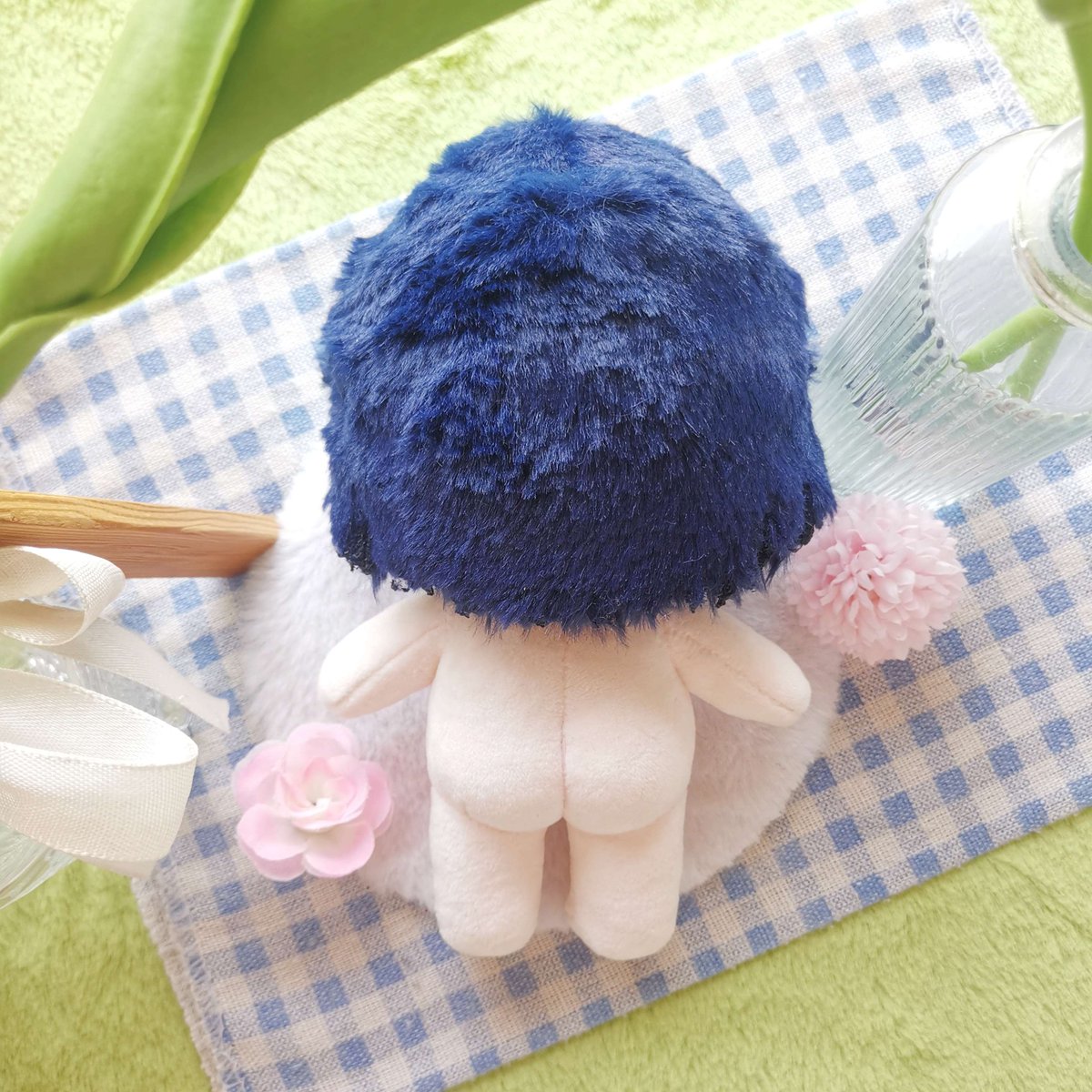 EvaCustom's tweet photo. ふわふわの深いネイビーカラーの髪と、やさしく儚げな紫色の瞳が魅力の15cmぬいちゃん💙✨
少し眠たそうな表情と、ちょこんとした小さなお口がとっても愛らしく、見ているだけで心がほっと癒されます。15cmサイズならではの、手のひらにすっぽり収まる可愛さもたまりません。
立体感のあるふわふわヘアは、どの角度から見ても存在感たっぷり。落ち着いたカラーリングと繊細な刺繍が合わさって、静かで上品な雰囲気をまとった特別な子になりました☁️💫
#15cmスタンダード型-小兔毛 
++++++++++++++++++++++++++
写真をもとにカスタマイズ棉人形🥰
無料で人形をデザインします!
https://t.co/gVeZ5Rn9th

#かわいい #ぬいぐるみ  #推し活 #コットンドール #手作りドール #オーダーメイドドール #ハンドメイドドール
