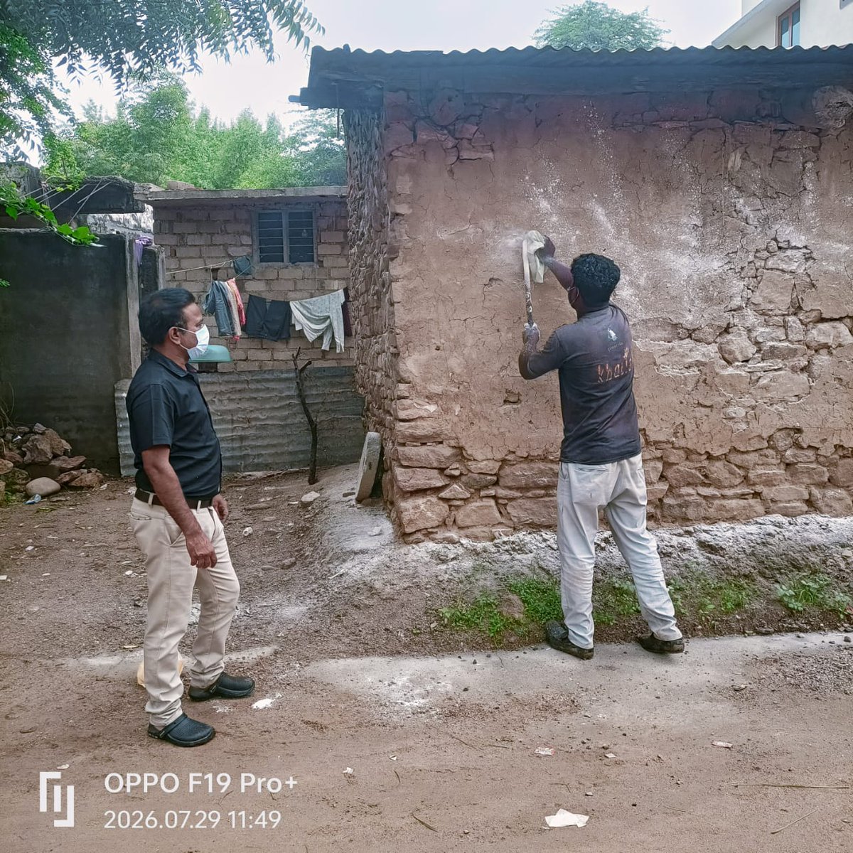 VankarKomal's tweet photo. Dusting activity at kadoli Darbar gadh,hanumanji fari, mahakli mandir road. @CdhoSabarkantha @sbcc_phcilol @DmoSabarkantha @THOHimatnagar @SBCCSk @NHMGujarat https://t.co/Zlk0rTMQ6N