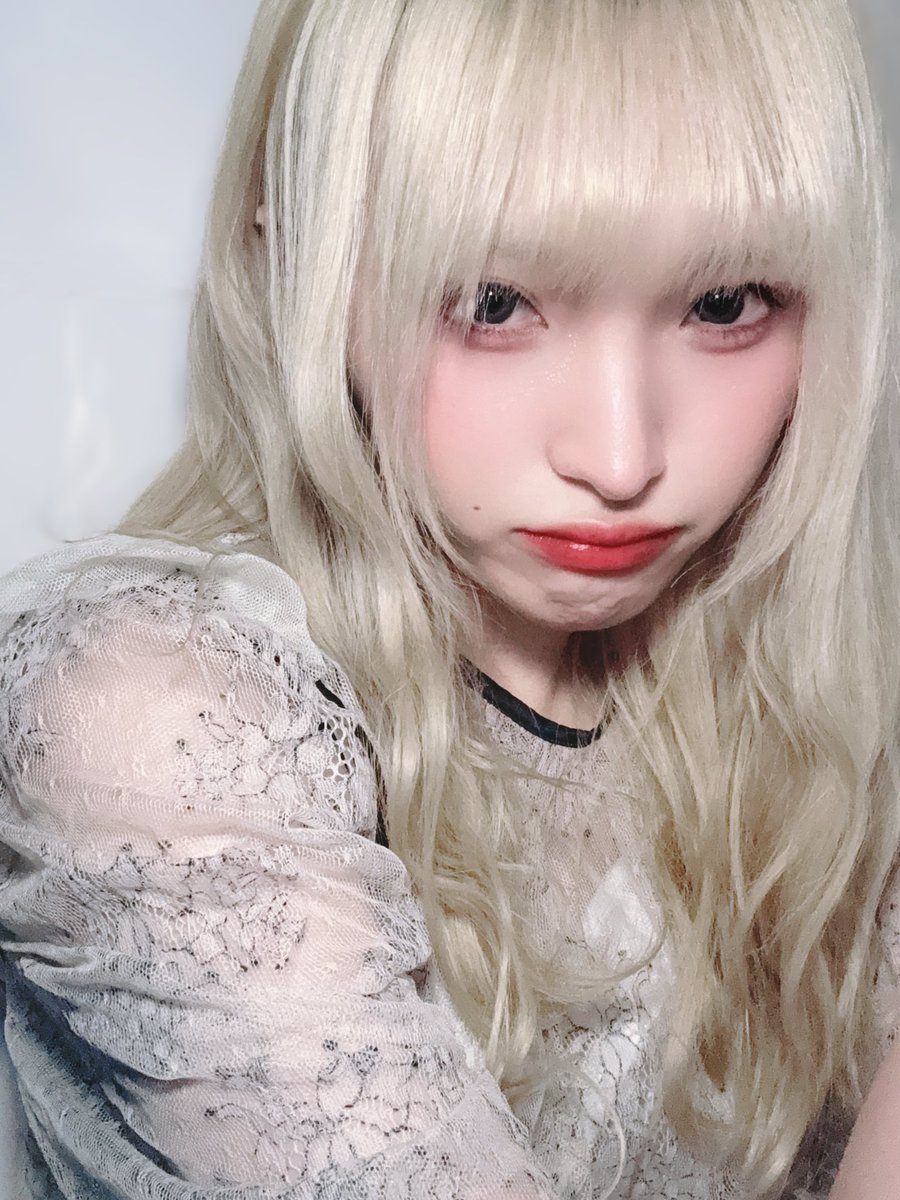 ayamai0801's tweet photo. ただいま！
インスタ見てくれてる人は知ってると思うけど…金髪になりました〜😳😳🐈🐈 https://t.co/Y2x7XT13tJ