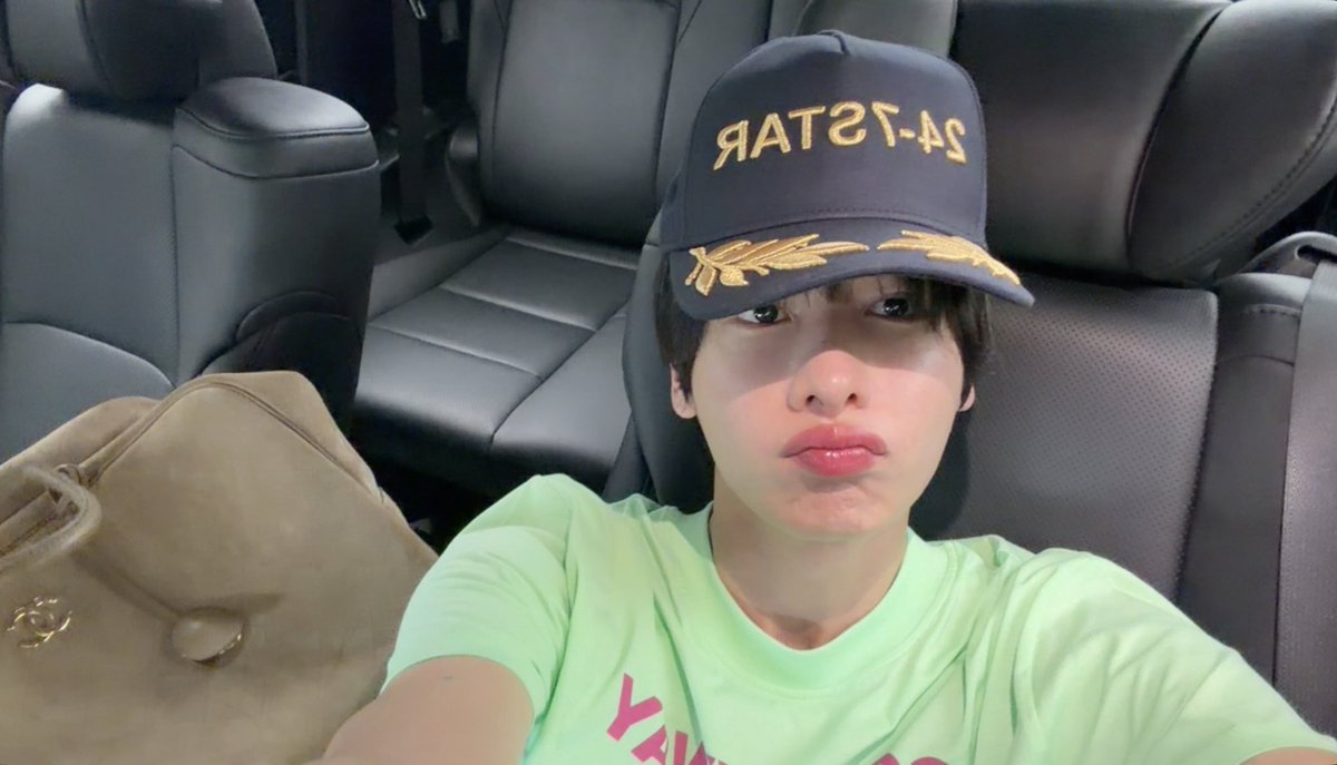 offgun_family's tweet photo. วันนี้แต่งตัวเหมือนลูกสาวเลยหละ ยัยบี๋ไลฟ์แอคชั่น @AtthaphanP    

 📸 IGs : gun_atthaphan    

#กันอรรถพันธ์ #GunAtthaphan https://t.co/Vh1y3JwuDh