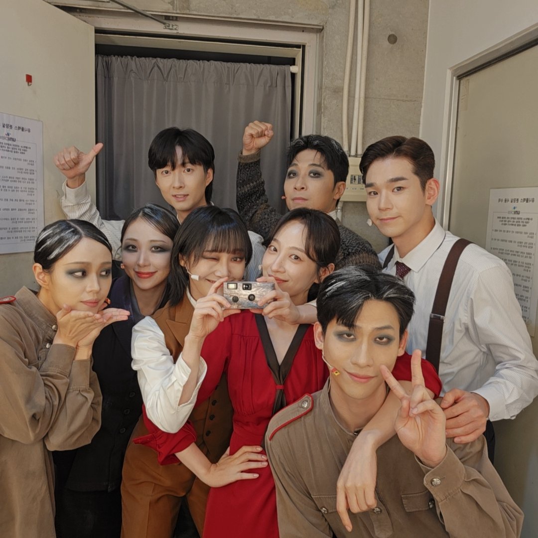 Midnight_M2017's tweet photo. [뮤지컬 #미드나잇액터뮤지션]

🚪오늘의 단체사진 공개

#박선영 #이규학 #전혜주 #박혜민 #김에스더 #강대운 #김준 #조재철

_
𝟐𝟎𝟐𝟔.𝟎𝟒.𝟎𝟖 - 𝟐𝟎𝟐𝟔.𝟎𝟖.𝟎𝟗
NOL유니플렉스 3관 https://t.co/SNRQqM02PT