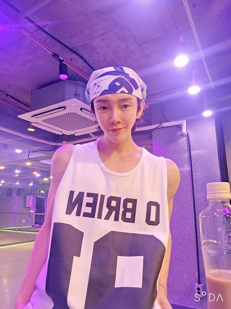 chyh1202 tweet picture