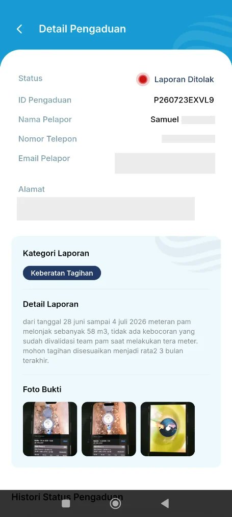 MediaKonsumenID's tweet photo. Dalam satu minggu (28 Juni hingga 4 Juli 2026), meteran air PAM Jaya milik seorang pelanggan di Jakarta Garden City mencatat lonjakan pemakaian sebesar 58 m³, jauh melampaui pola konsumsi rumah tangganya selama ini. Pemeriksaan mandiri selama dua minggu tidak menemukan kebocoran pada instalasi internal. Lima pengaduan sudah dilayangkan ke berbagai kanal PAM Jaya, tapi belum ada penjelasan yang memuaskan. Yang membuat kasusnya semakin serius: sekitar Agustus 2025 pernah ada pekerjaan penggantian pipa sambungan meter di rumahnya tanpa pemberitahuan, dan berita acara pekerjaan tersebut diduga dibuat dengan memalsukan tanda tangan pemilik rumah. 💧
