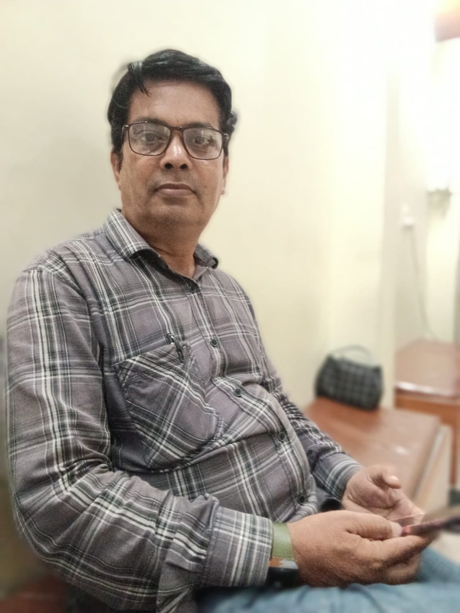 ssanjay884's tweet photo. राजनीति से बचना कोई विकल्प नहीं। हम सब हर दिन राजनीति करते हैं—सवाल सिर्फ़ इतना है कि वह कैसी राजनीति है। अन्याय पर चुप रहना भी राजनीति है; उसके ख़िलाफ़ आवाज़ उठाना भी।

#Politics #Democracy #GoodPolitics https://t.co/6GONQiMCV4