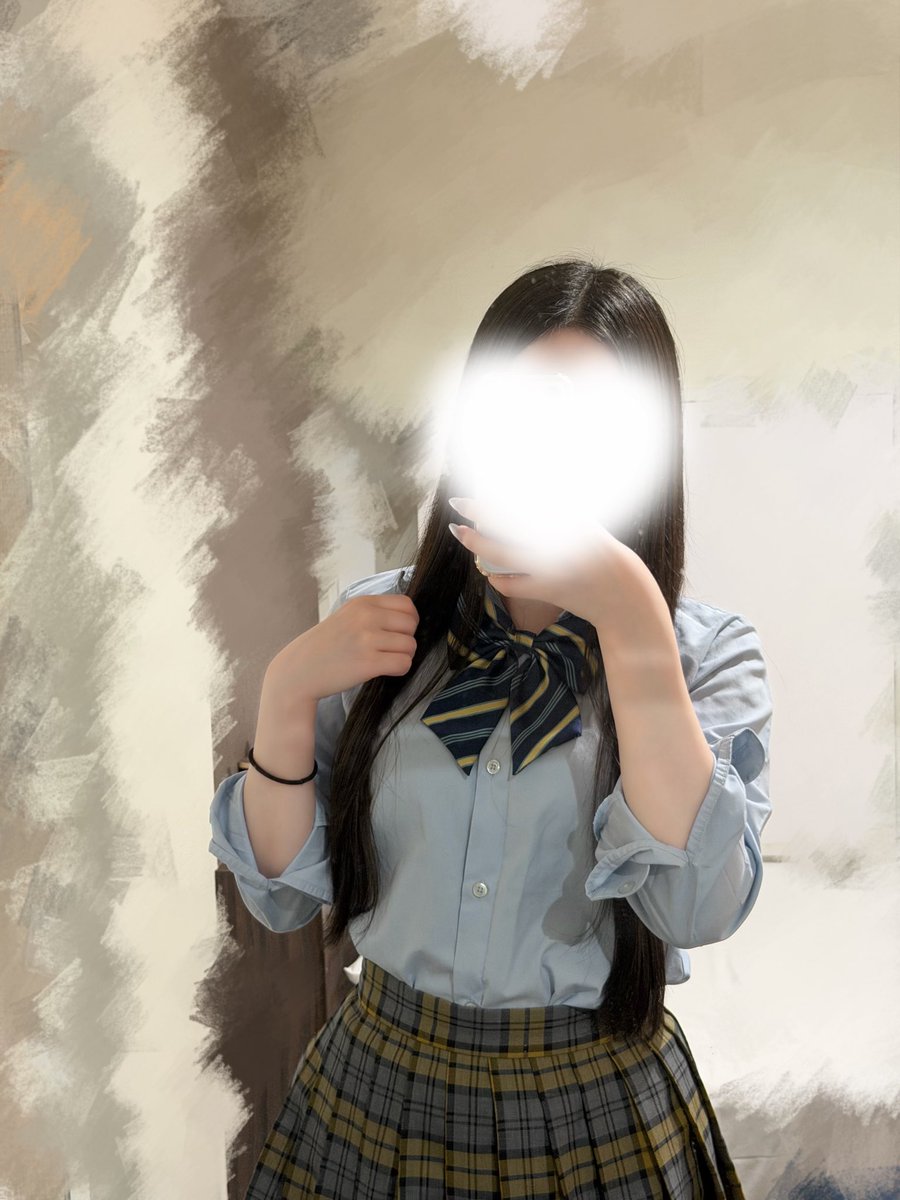 hnka22's tweet photo. 青のシャツばっかり着てるね https://t.co/AhOAafp3G5