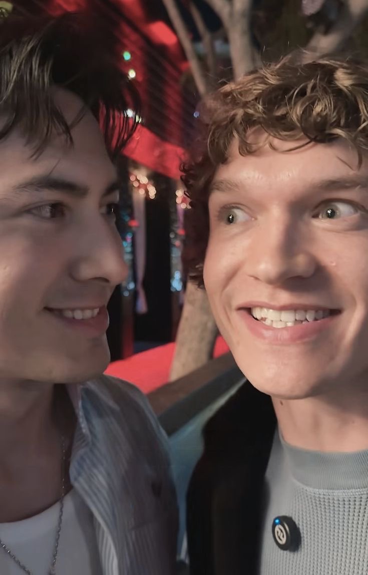 hudconstorries's tweet photo. good morning we are one day closer to hudcon reunion💞 https://t.co/GdPWYnIpMD