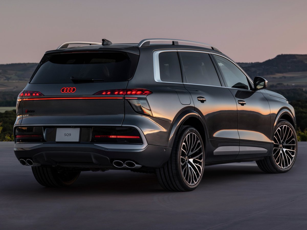 Earlsimxx's tweet photo. The new 2027 Audi SQ9 - flagship model for Audi, sold only to select markets like USA and Canada. The rest of the world gets a regular Q9.

Engine: 4.0L V8 twin-turbo, 591 hp and 590 lb.-ft.

Rivals: BMW X7, Mercedes-Benz GLS https://t.co/QU0VCdQCmo