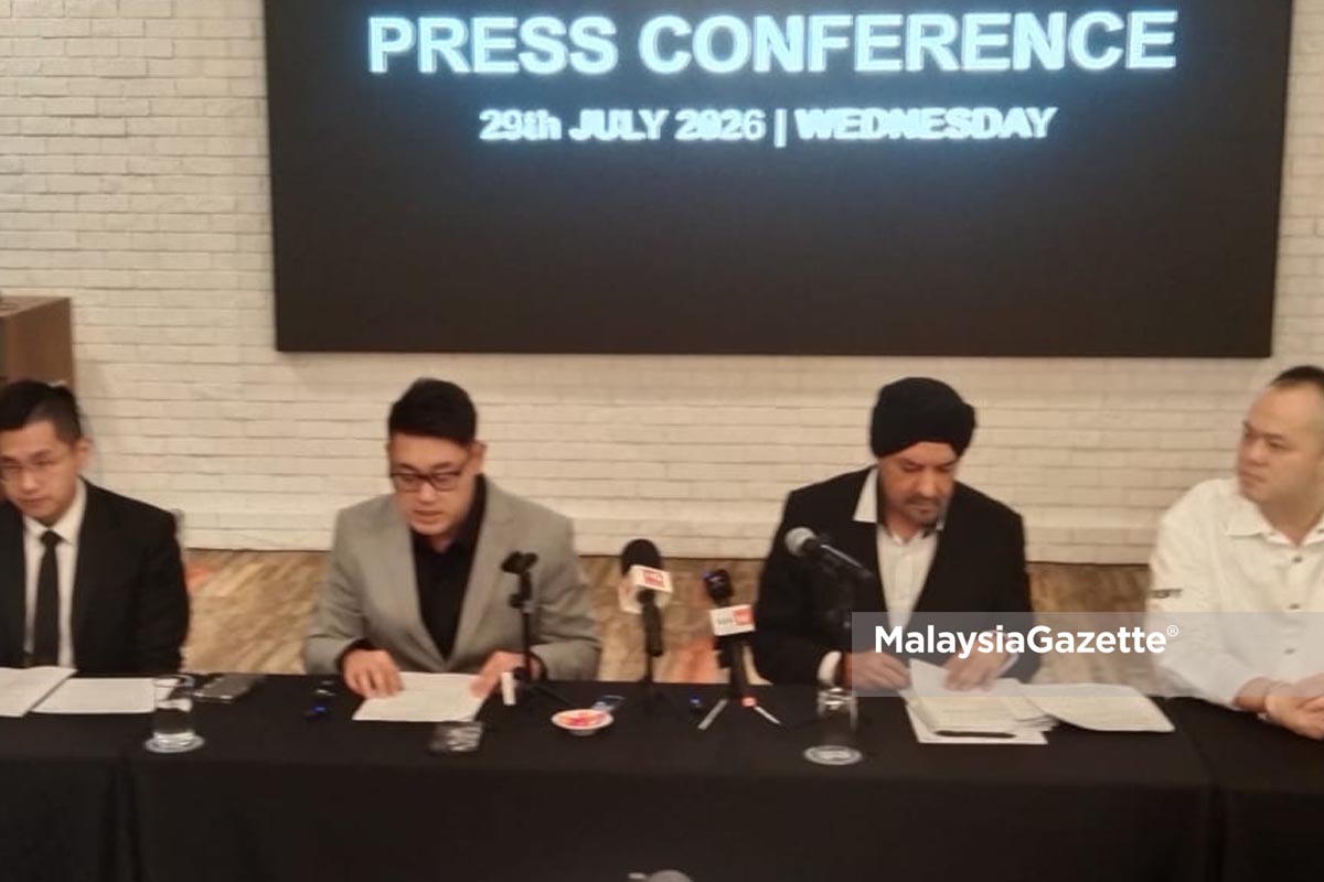 MalaysiaGazette's tweet photo. Baju AMK yang saya pakai pada hari tersebut merupakan sebahagian daripada jualan amal yang diadakan di lokasi program.

Saya membelinya sebagai tanda sokongan terhadap usaha kutipan dana dan bukannya kerana menyertai mana-mana parti politik -  Datuk Sri Nicky Liow Soon Hee

#PKR #NickyLiow #MalaysiaGazette