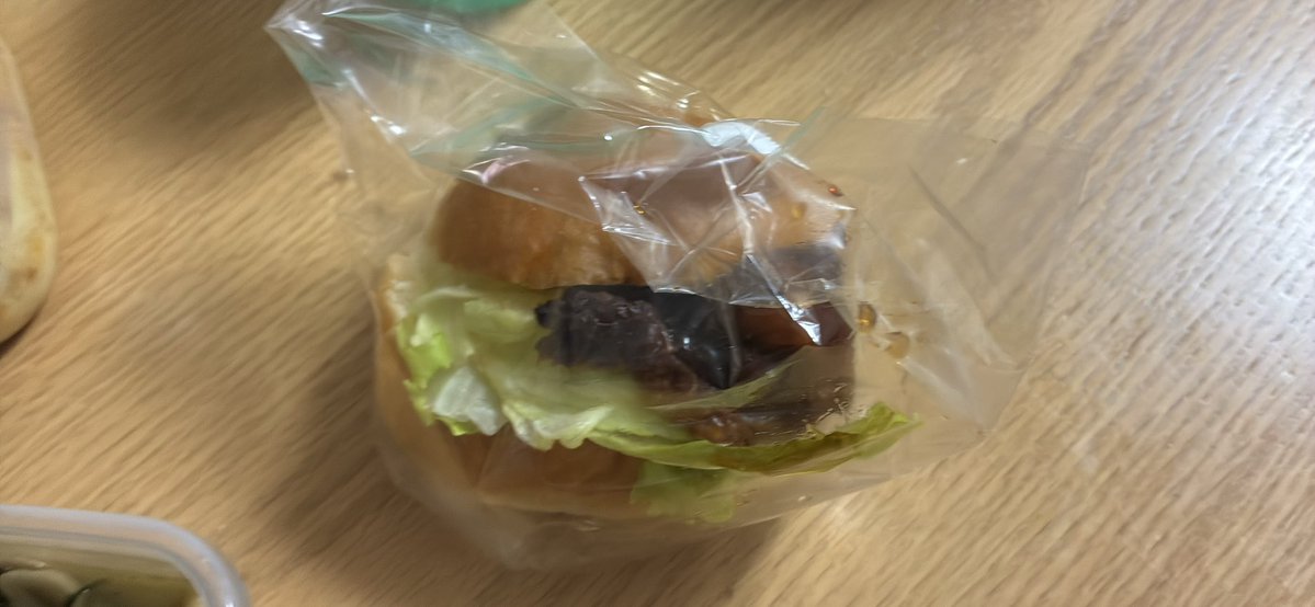 spicewielder09's tweet photo. 昨夜の夕食。　#料理記録　#料理好き　#お腹ペコリン部　#エスニック料理くらぶ　#からあげクン　#Lチキ　#チョリソーロール　#ロングソーセージ　#照り焼きチキンサンド　#ねぎ味噌バケット　#海老と新玉ねぎのマリネ　#烏賊とじゃがいもの塩にんにく炒め　#豚キムチ　#大人のポテトサラダ　#豚汁 https://t.co/OsXhEIKZzP