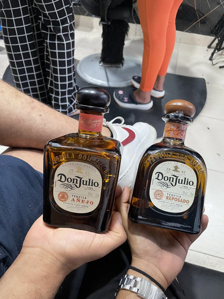 Sinceroca's tweet photo. Yo he bebio desempleado ma’ que cuando trabajaba ☠️ INCREÍBLE! Ahora me hacía falta en verdad desaturarme un poco 😮‍💨🔥🎉 https://t.co/HG4uumjEgZ